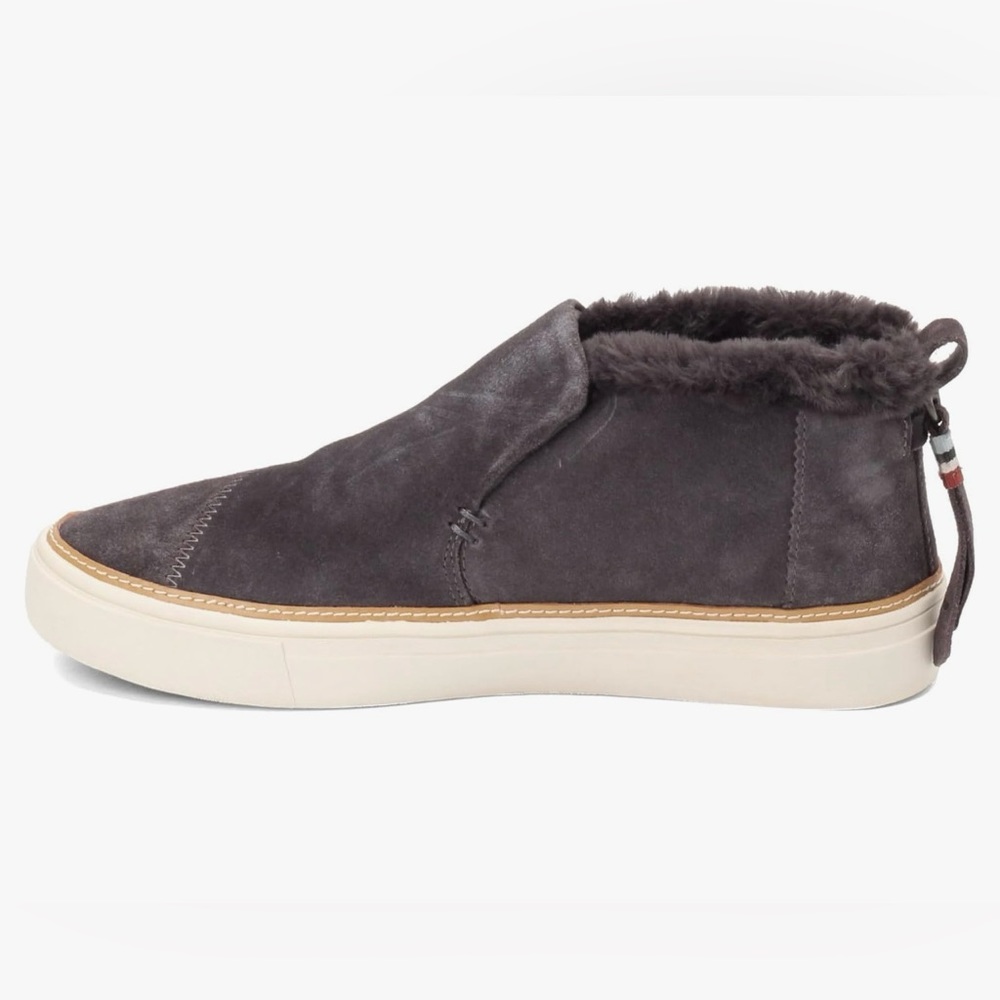 Toms Paxton slip on sneakers size 9. Gray/Blue colored suede
